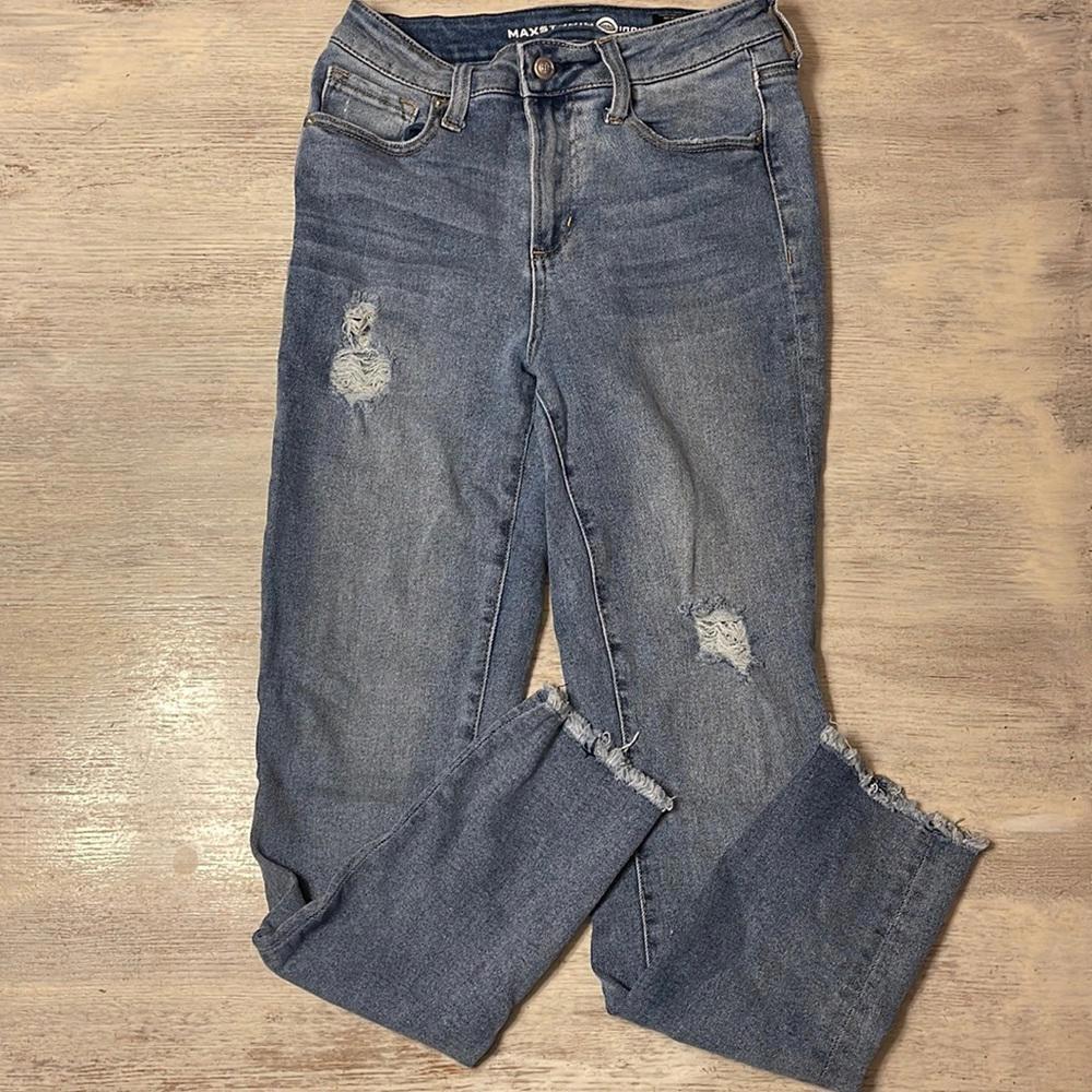 Max Studio Indigo High Rise Skinny Distressed Lightwash Jeans